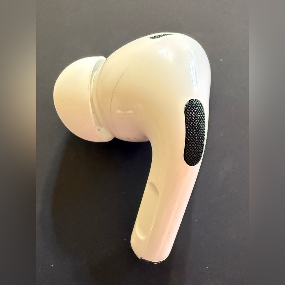 Replacement Apple AirPod Pro - Left Side Only.
Authentic. In good condition - Picture 4 of 6